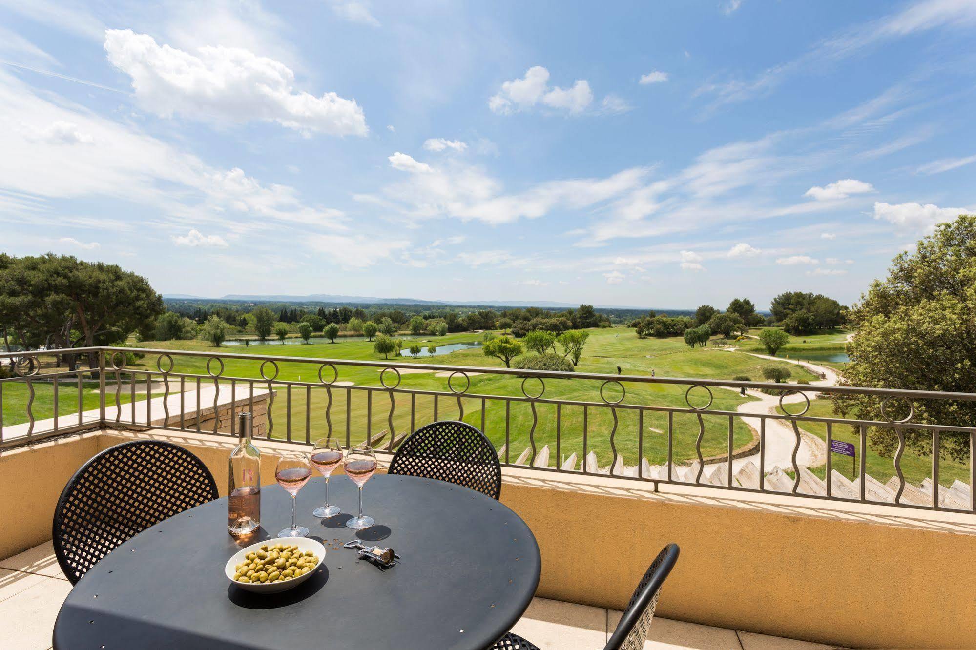 Madame Vacances Domaine Du Provence Country Club Service Premium Saumane-de-Vaucluse Exterior photo